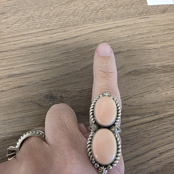 Native American Pink Conch Sterling Silver Ring - Picture 5 of 5